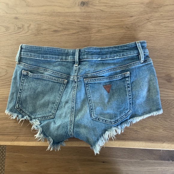 Guess jean shorts size 26 - Picture 2 of 3